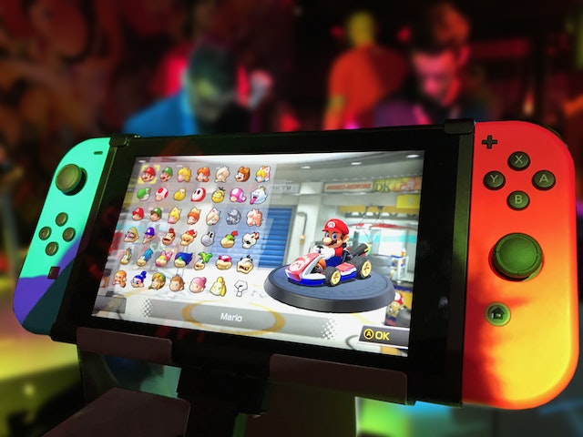 nintendo switch z włączonym mario