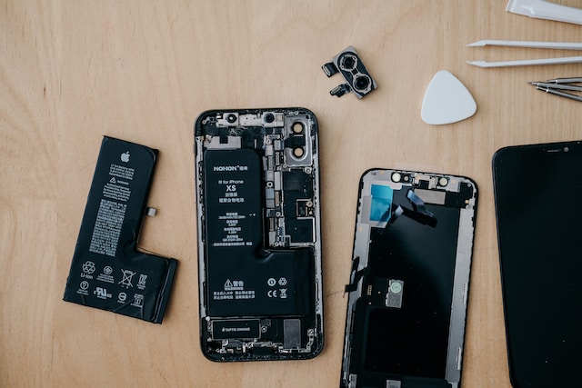 Proces wymiany ekranu w telefonie