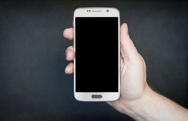 Telefon w ręce
