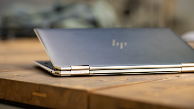 srebrny ultrabook